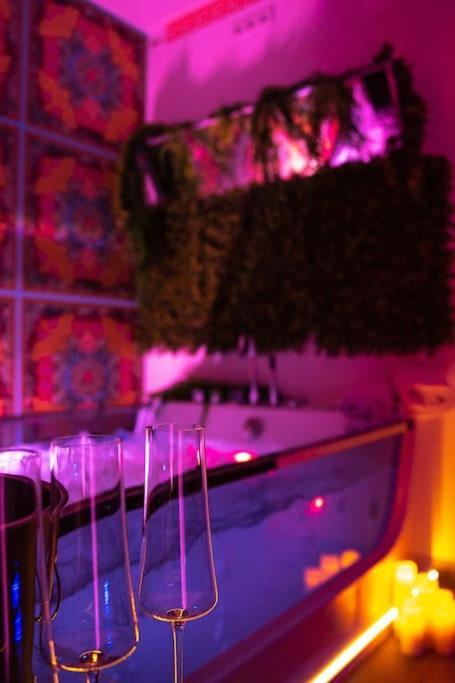 Luxury Love Room Spa Whirlpool Jacuzzi Nuremberg Exterior photo