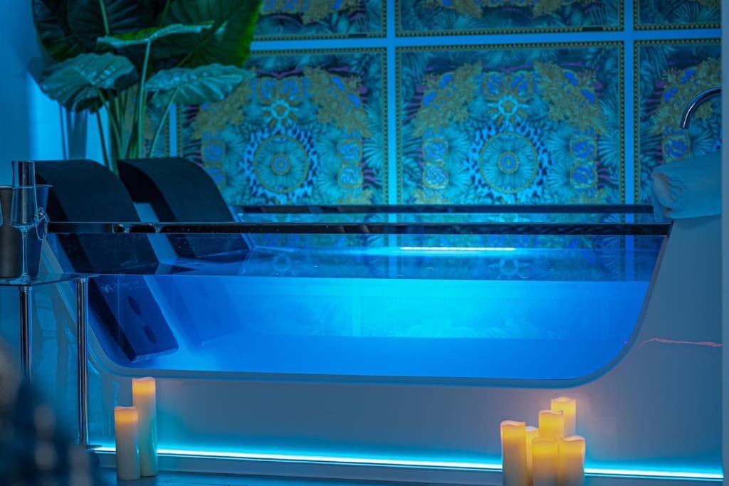 Luxury Love Room Spa Whirlpool Jacuzzi Nuremberg Exterior photo