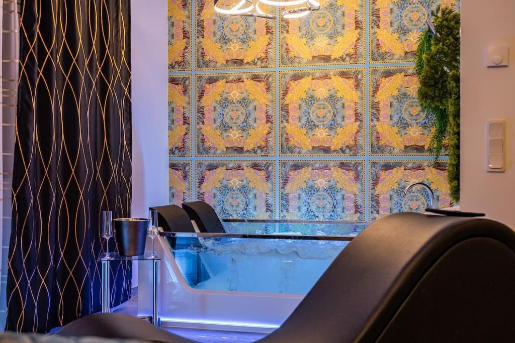Luxury Love Room Spa Whirlpool Jacuzzi Nuremberg Exterior photo